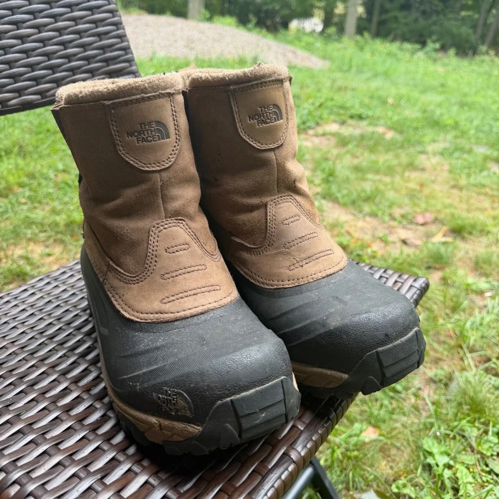 A- The North Face Men Chilkat II Waterproof Insulated Winter Boots Brown US 10